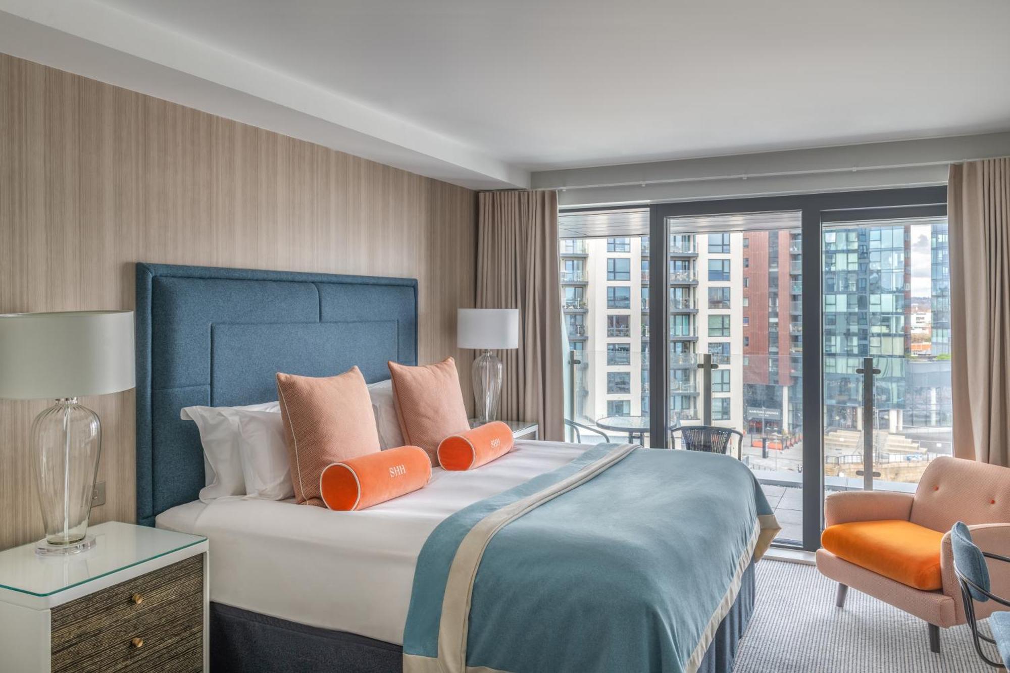 Harbour Hotel & Spa Southampton Quarto foto A bedroom at the Hilton London West End