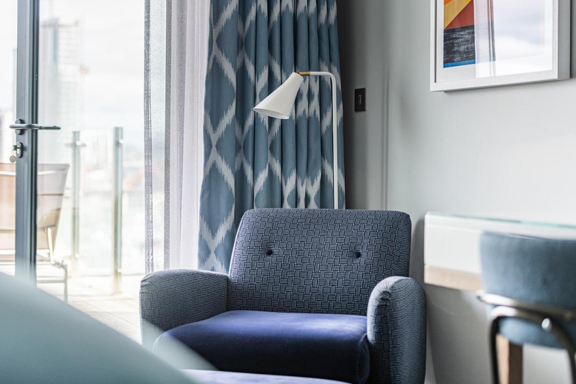 Harbour Hotel & Spa Southampton Exterior foto A floor lamp