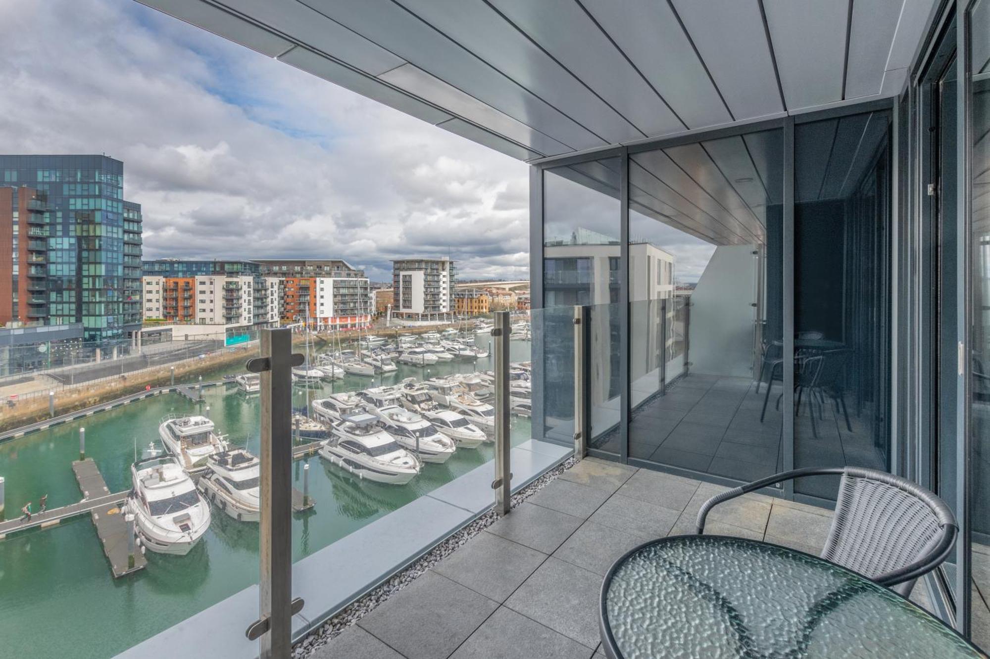 Harbour Hotel & Spa Southampton Quarto foto The view from a balcony at the hotel