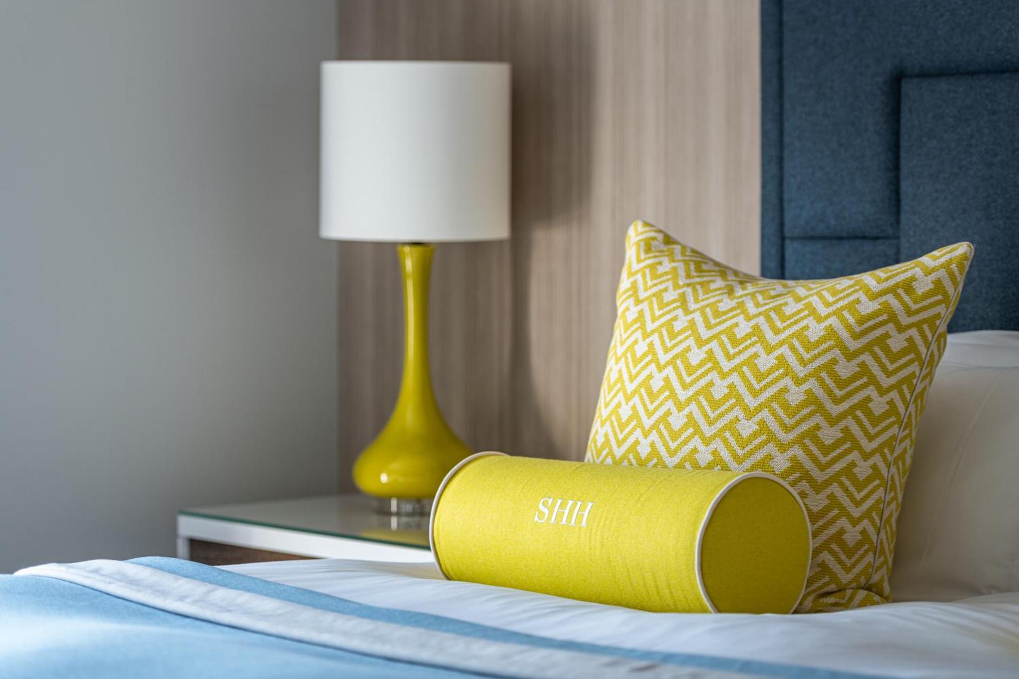 Harbour Hotel & Spa Southampton Exterior foto A bolster pillow