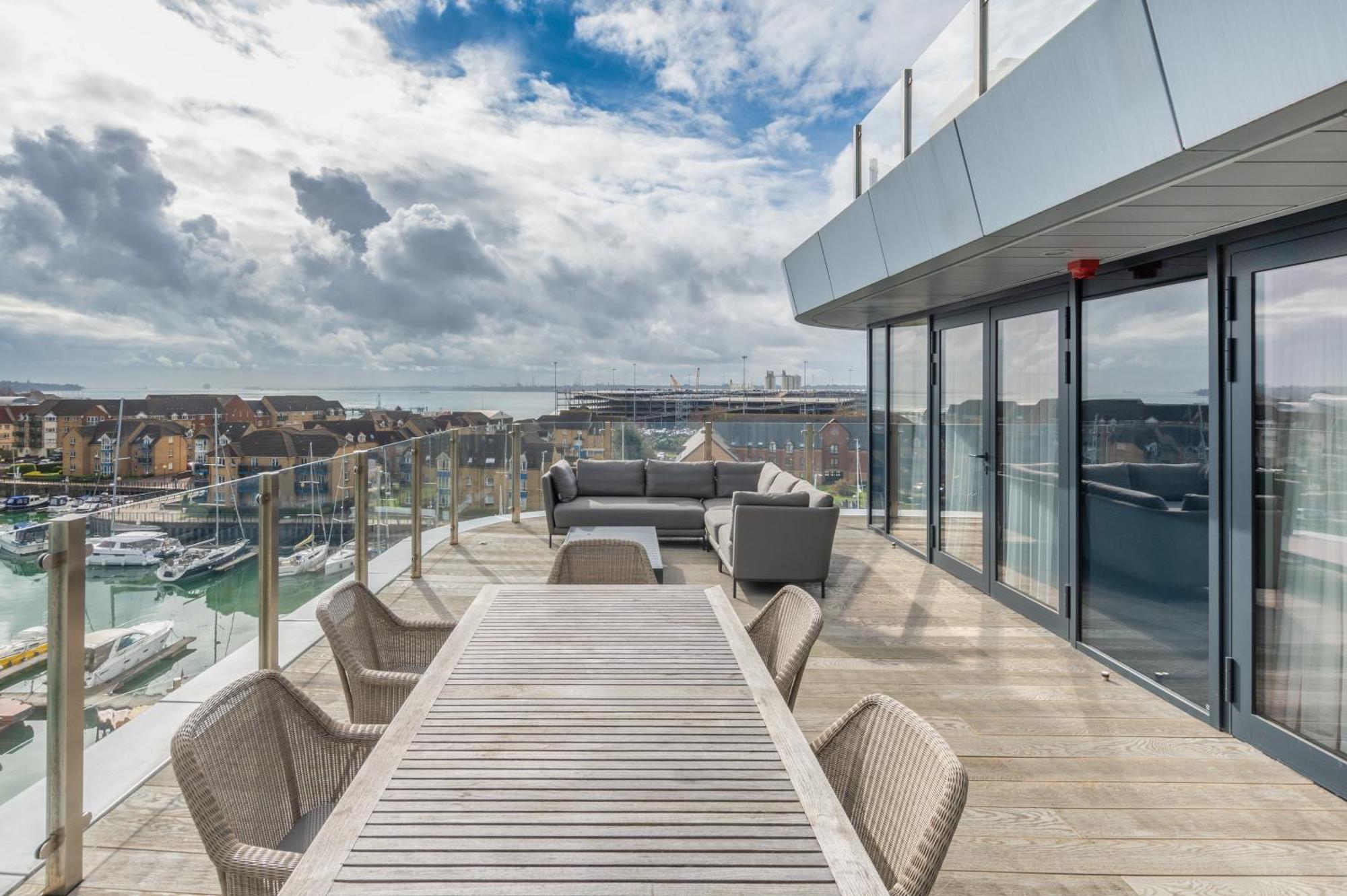 Harbour Hotel & Spa Southampton Quarto foto The rooftop terrace