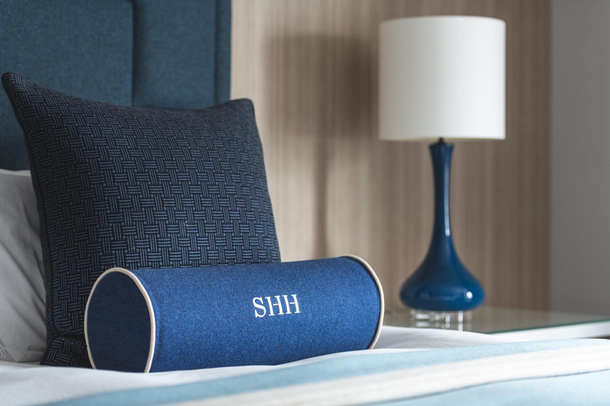 Harbour Hotel & Spa Southampton Exterior foto A bolster pillow